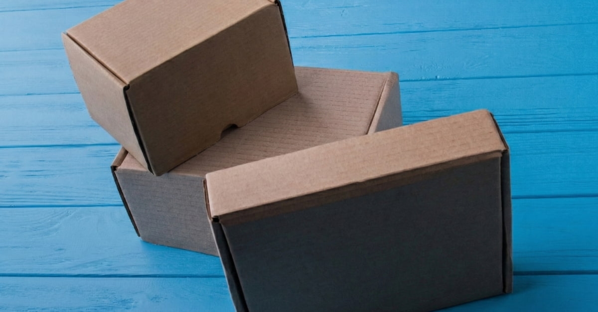 Caixas de envio simulando erros no cálculo do frete